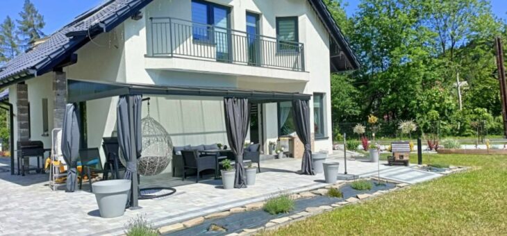 Letní pohoda na terase: Tipy na zastřešení a design pro dokonalý venkovní prostor